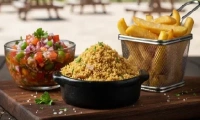 Farofa de Alho, Molho à Campanha e Batatas Fritas